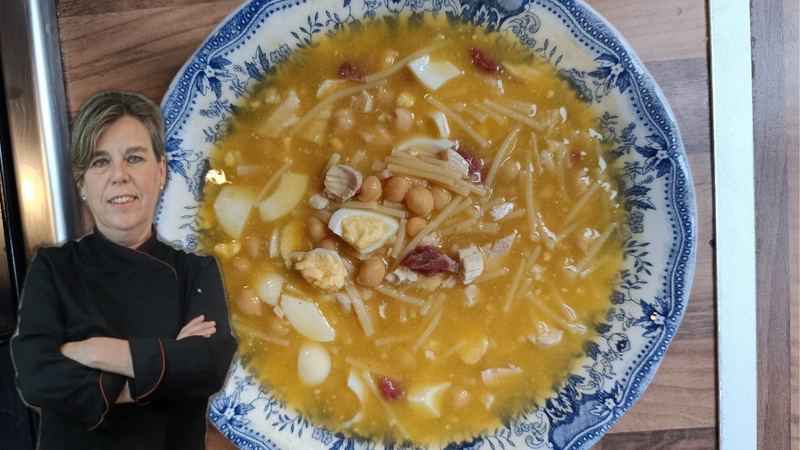Caldo y sopa de fideos, receta de Manoli García