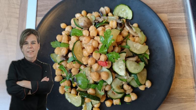 Garbanzos salteados, receta de Manoli García