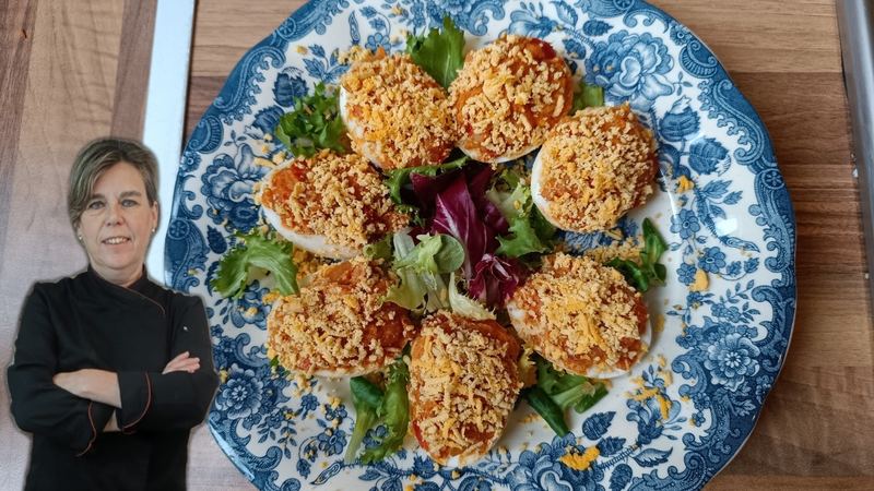 Huevos al serrín con bacalao, receta de Manoli García