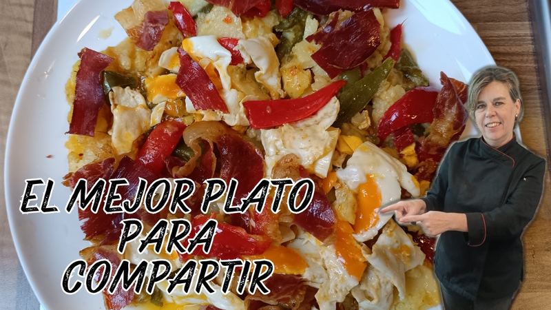 Huevos rotos con jamón, patata y pimiento, receta de Manoli García