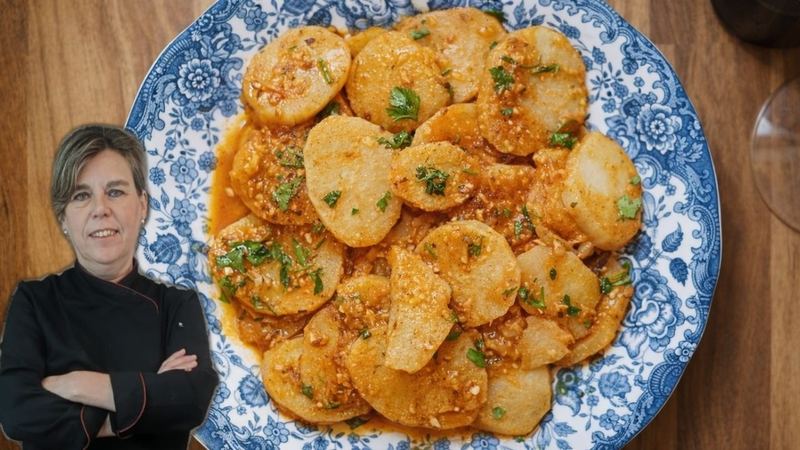 Patatas al ajillo pastor, receta de Manoli García