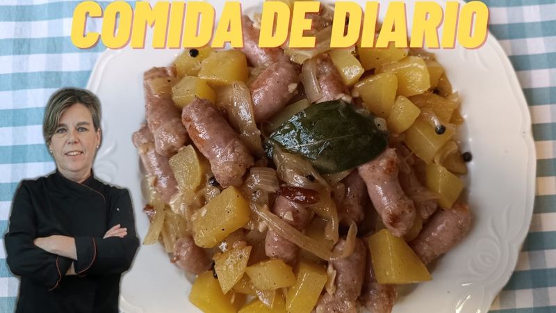 Salchichas al vino con patatas, receta de Manoli García