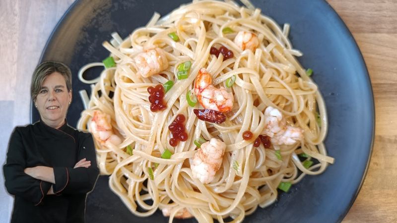 Tallarines con gambón al ajillo, receta de Manoli García